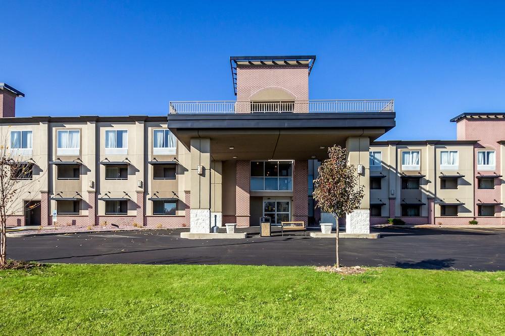 Quality Inn Milwaukee- Брукфийлд Екстериор снимка
