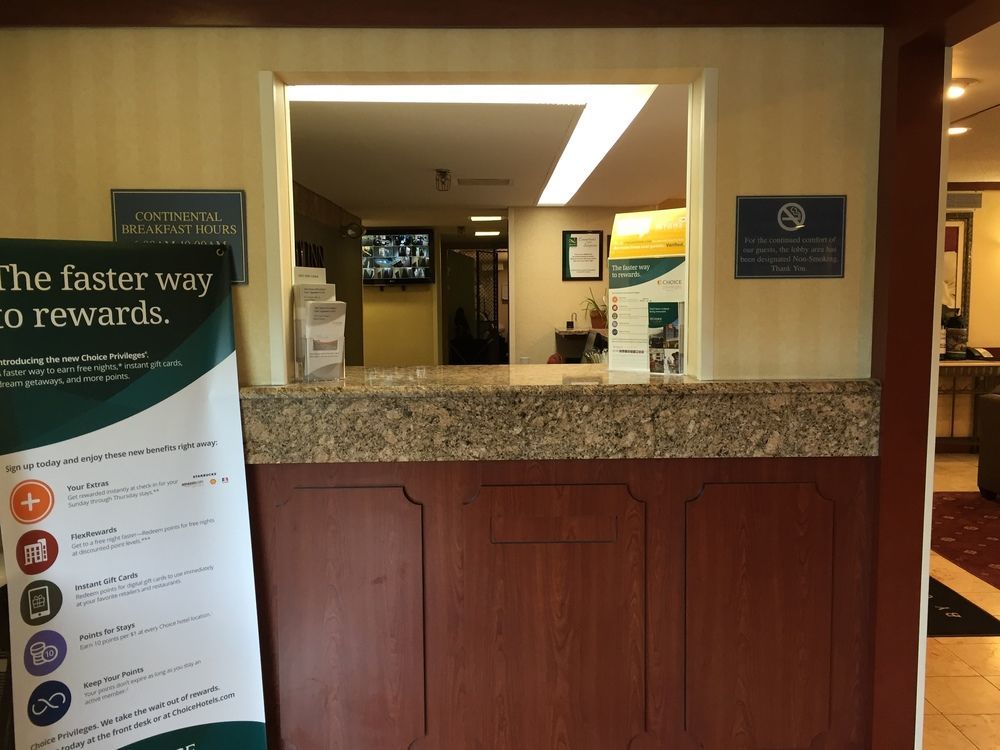 Quality Inn Milwaukee- Брукфийлд Екстериор снимка