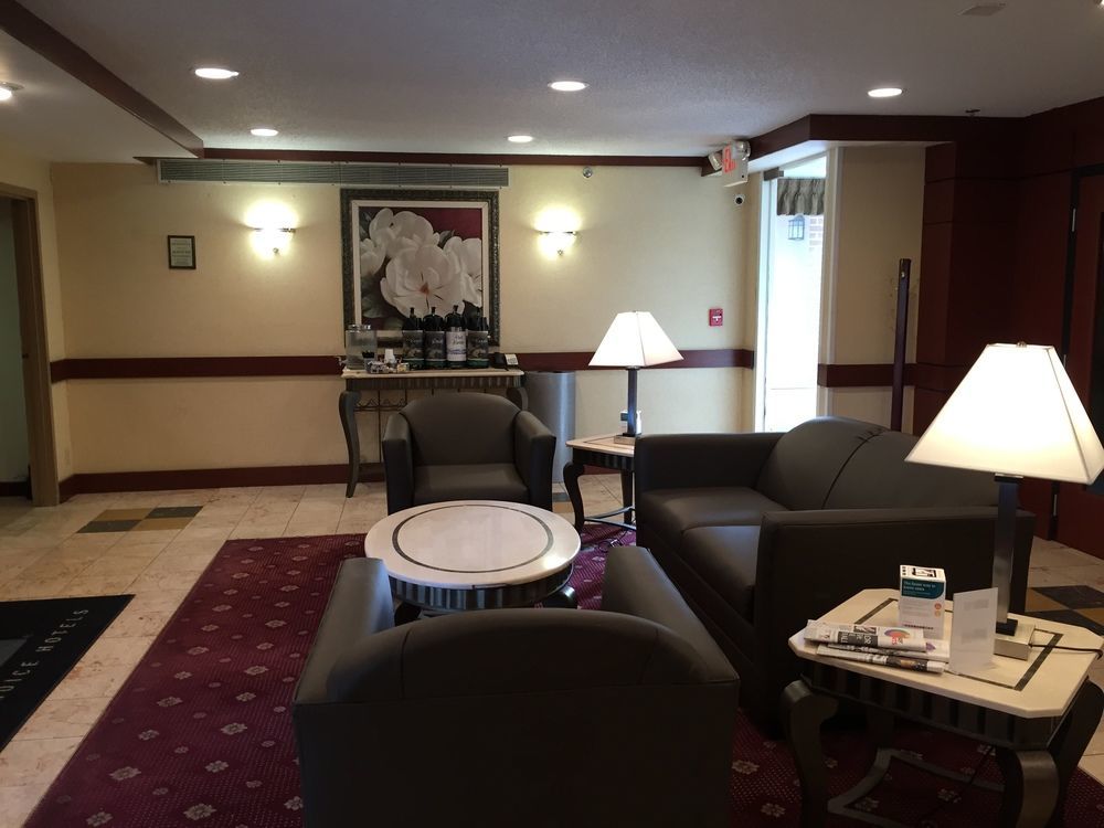 Quality Inn Milwaukee- Брукфийлд Екстериор снимка
