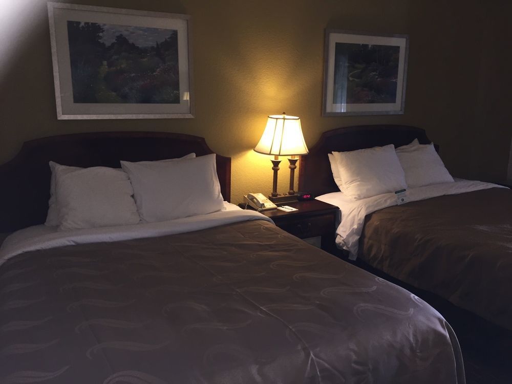 Quality Inn Milwaukee- Брукфийлд Екстериор снимка