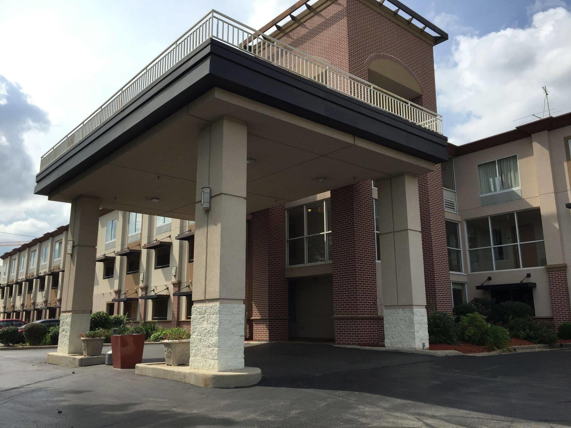 Quality Inn Milwaukee- Брукфийлд Екстериор снимка