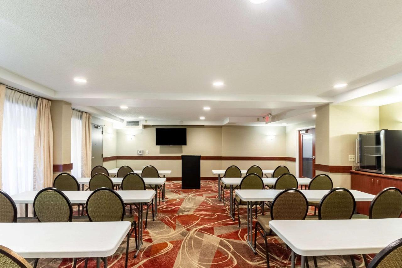 Quality Inn Milwaukee- Брукфийлд Екстериор снимка